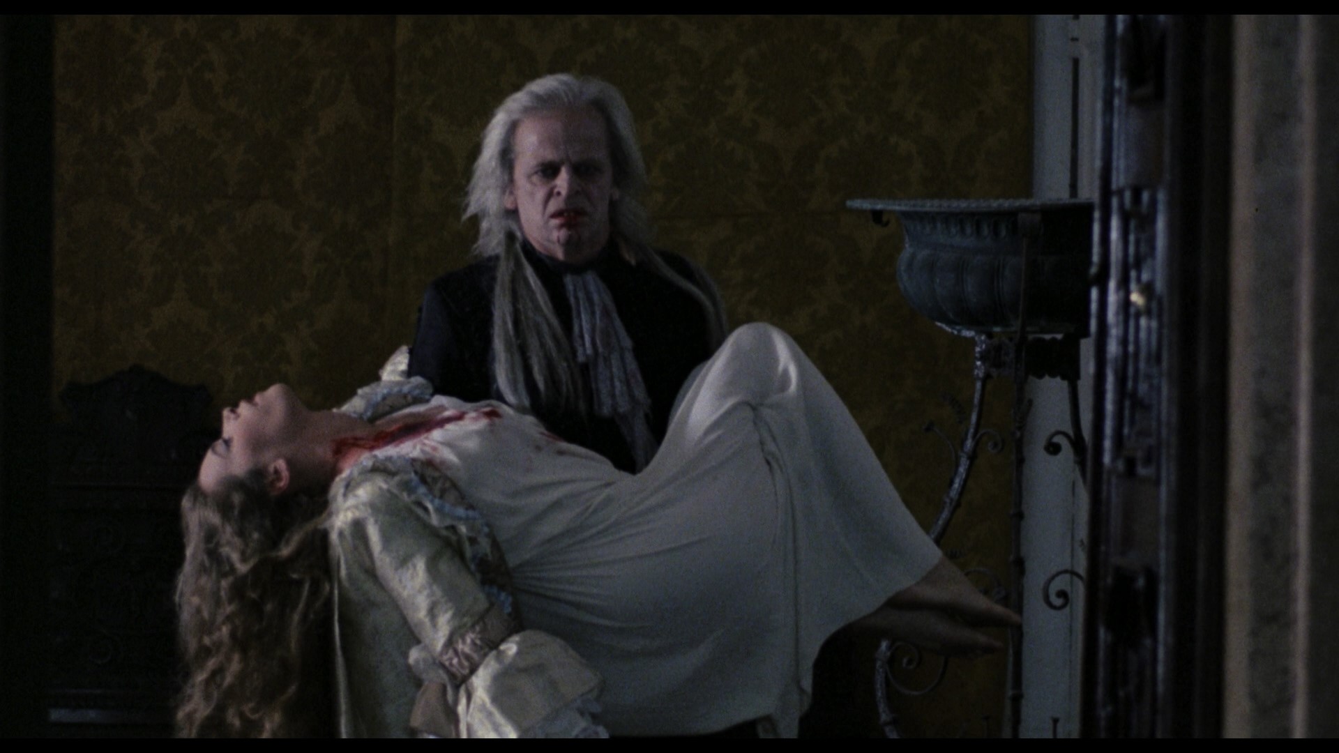 Klaus K carries a victim in Nosferatu in Venice