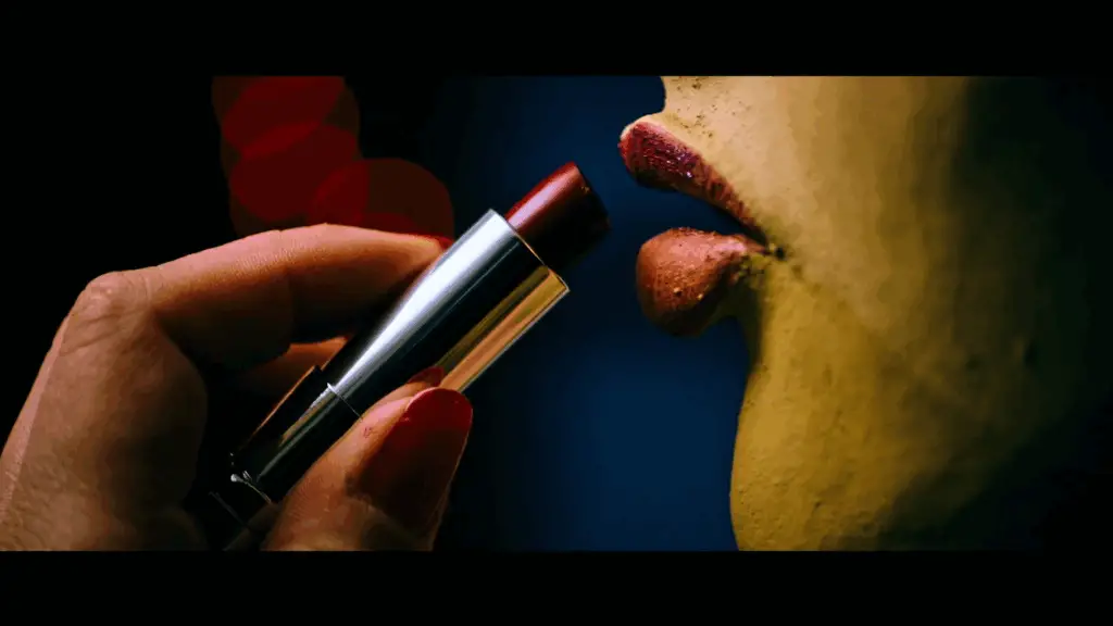 Yes, I'd say this movie has a few things to say about beauty influencers online ...