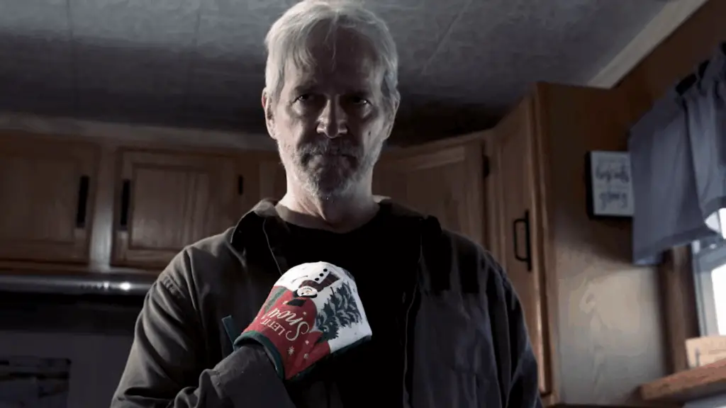 Do you KNOW how long I've been waiting to see an oven mitt kill in a slasher movie?