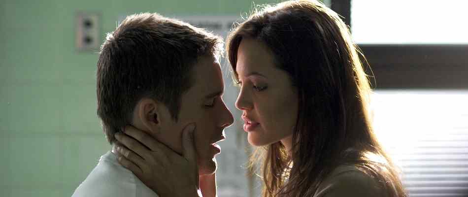Angelina Jolie and Ethan Hawke in Taking Lives