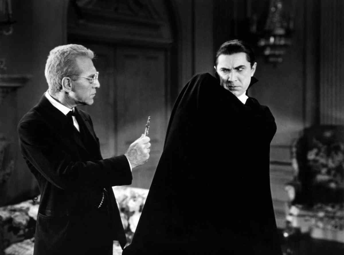 Van Helsing repels Dracula in Dracula 1931