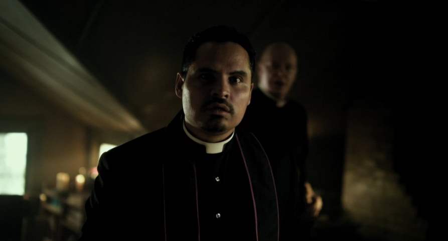 Michael Peña in The Vatican Tapes 2
