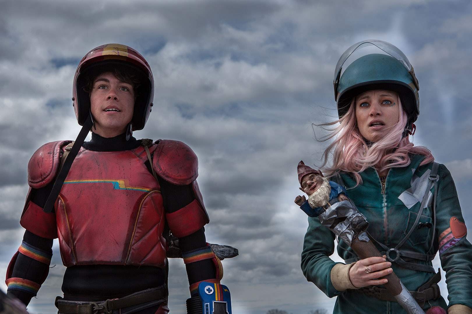 Munro Chambers and Laurence Leboeuf in Turbo Kid
