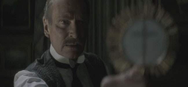 Laurence Olivier as Van Helsing