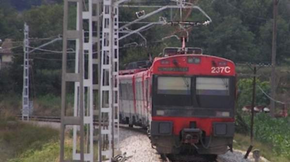 A unnamed man died by selfie as he took a snap on top of a live train.