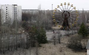 A view of the abandoned city of Prypiat, near the Chernobyl nuclear power plant March 31, 2011. Belarus, Ukraine and Russia will mark the 25th anniversary of the nuclear reactor explosion in Chernobyl, the place where the world's worst civil nuclear accident took place, on April 26. REUTERS/Gleb Garanich (UKRAINE - Tags: DISASTER ENERGY ANNIVERSARY ENVIRONMENT BUSINESS CITYSCAPE)