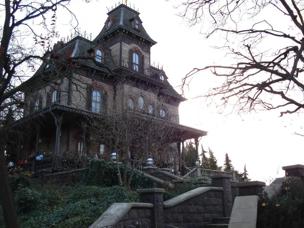 Disneyland Paris Phantom Manor Attraction.