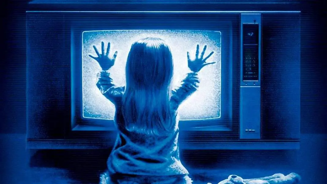 Poltergeist - Horror movies that are surprisingly family friendly - Movies you can watch with your non-horror loving parents