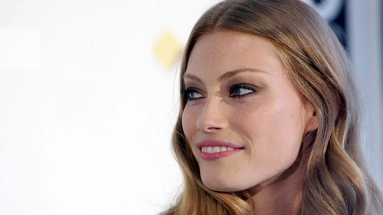  Alyssa Sutherland