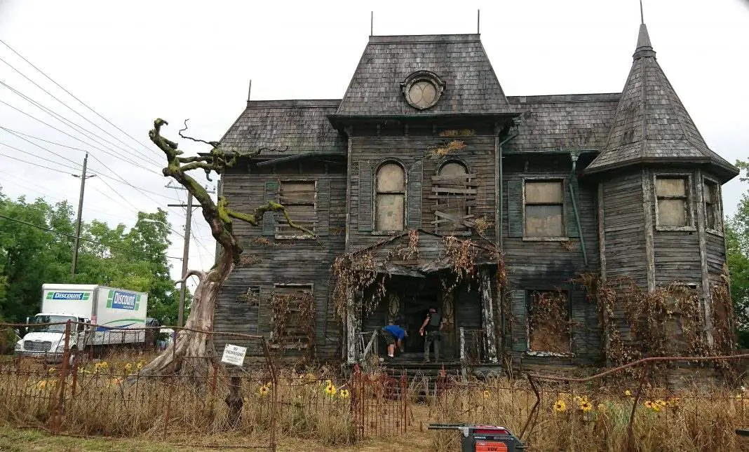 We Ve Got Your First Look At Neibolt Street In Stephen King S IT