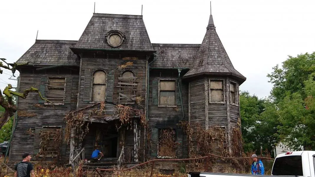 We've Got Your First Look at 29 Neibolt Street in Stephen King's IT!