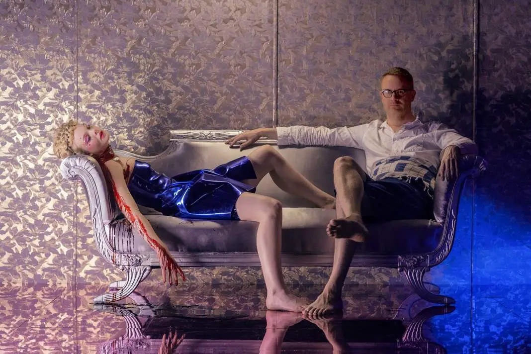 Nicolas Winding Refn and Elle Fanning in 'The Neon Demon'