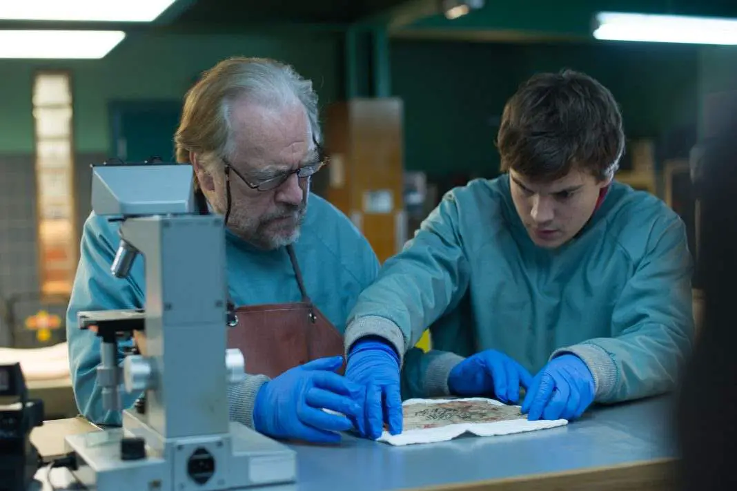 Emile Hirsch and Brian Cox in The Autopsy Of Jane Doe