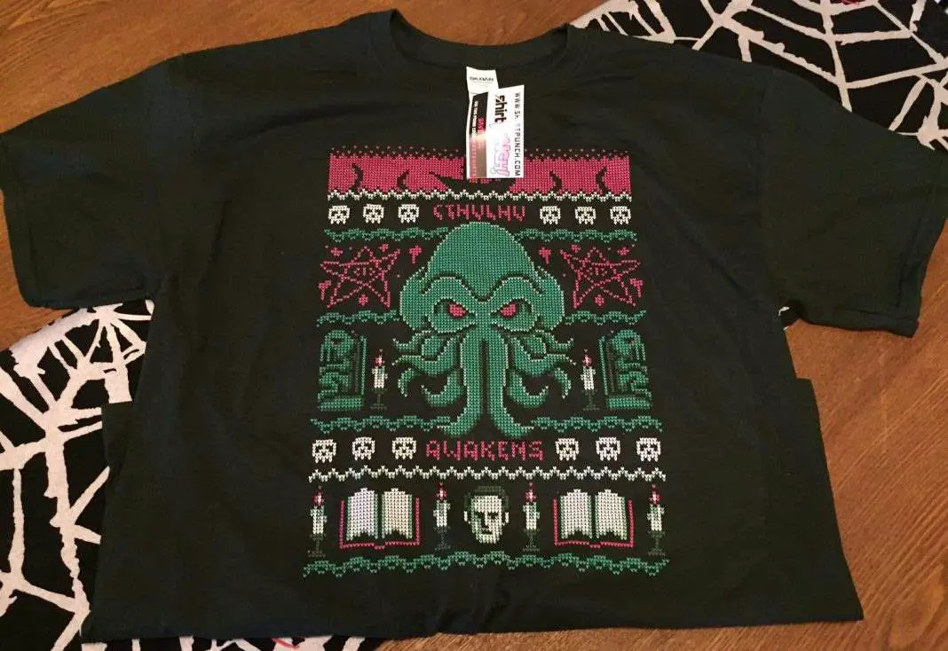 A "Cthulhu Awakens" t-shirt in the November 2016 Horror Block