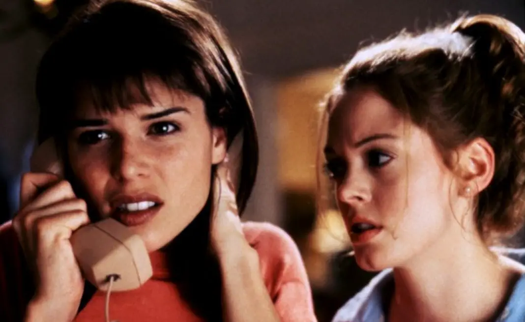 Neve Campbell and Rose Mc Gowan in Scream