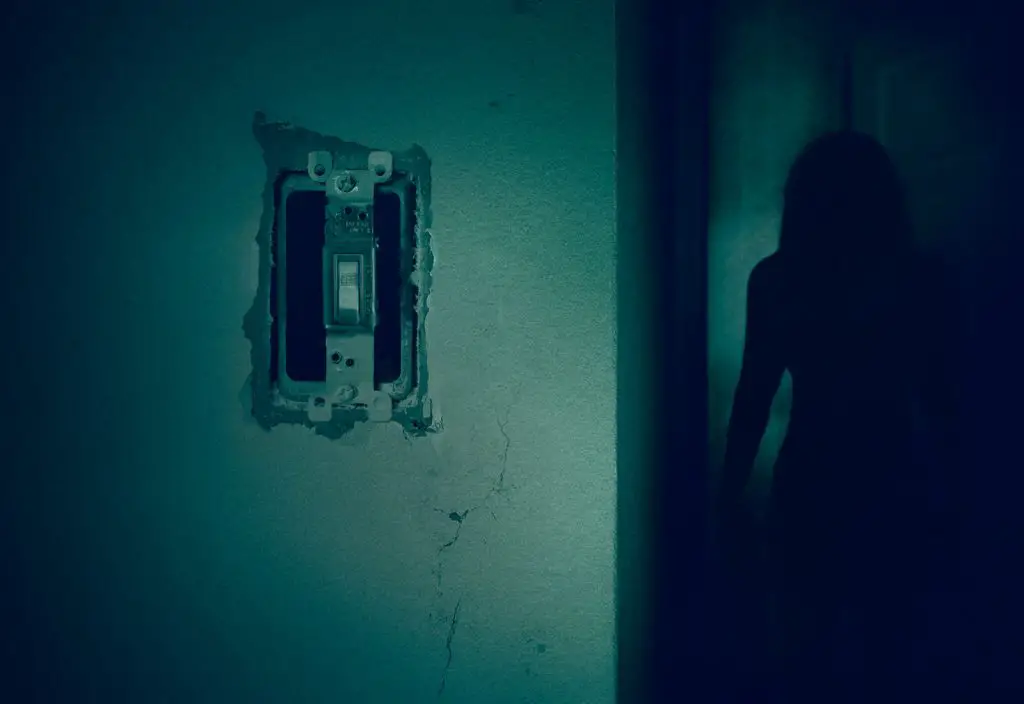 download the horror movie lights out