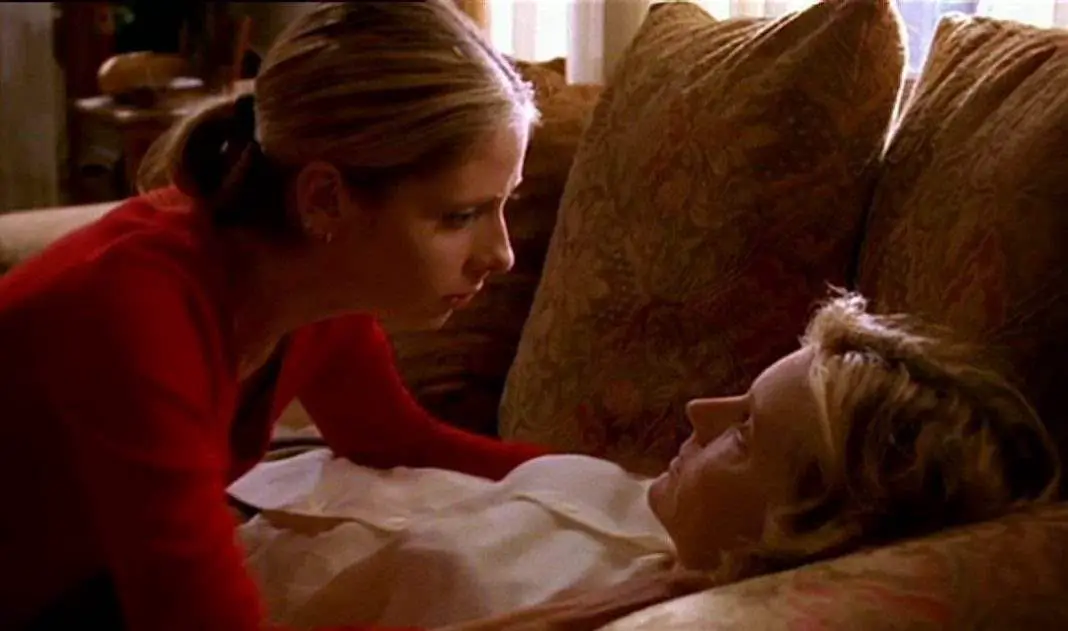 Buffy finds Joyce's dead body
