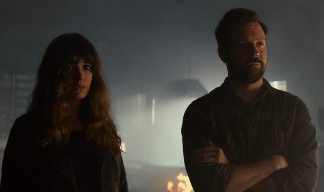 Jason Sudeikis and Anne Hathaway in Colossal 2