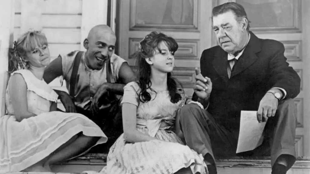 Merrye family and Lon Chaney Jr. in Spider Baby