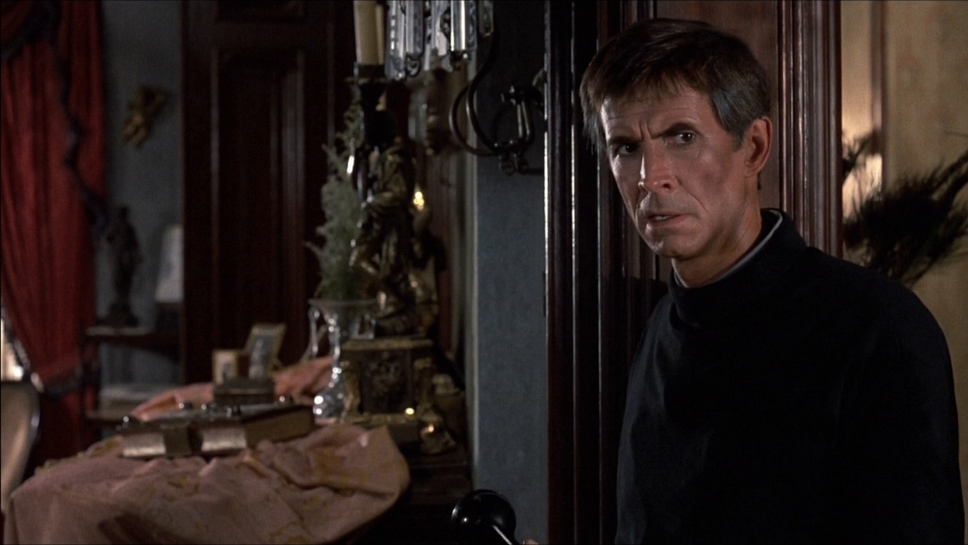 Anthony Perkins in house in Psycho II